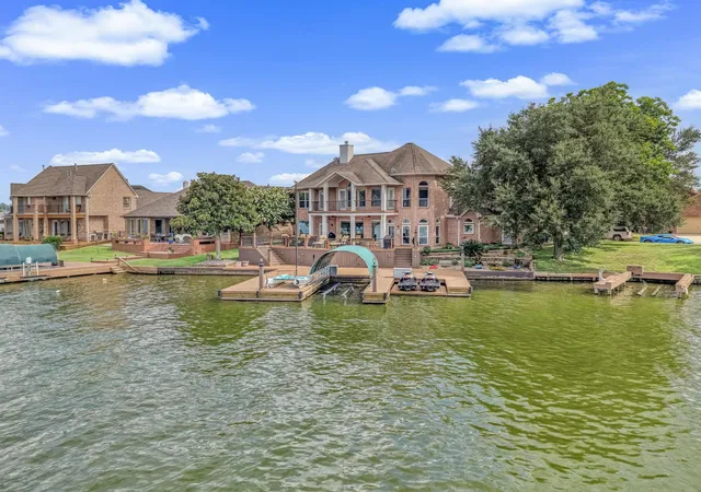1st image of 318 Bayshore Dr, Montgomery, TX 77356 | MLS# 82054838