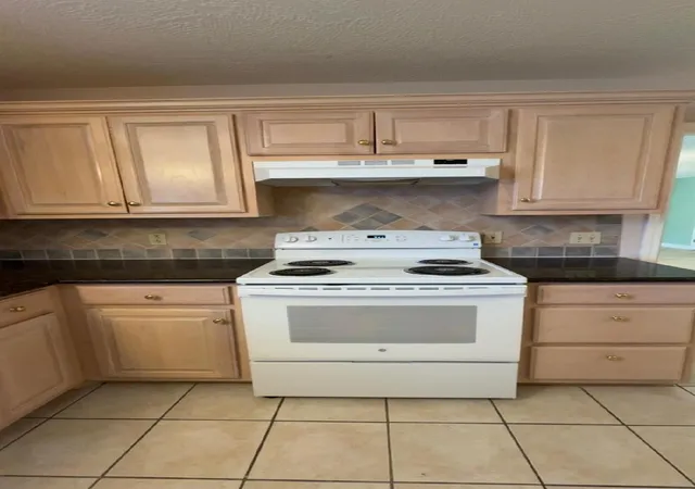 Photo 3 of Sale Pending at 4665 Glen Oaks Cir, Beaumont, TX 77708 | MLS# 40423690 | Listing updated on 2026-09-10
