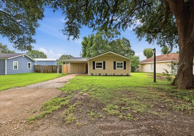 Homes for sale in Port Neches, TX | 2409 Grand Blvd, Port Neches, TX 77651 | MLS# 65453222