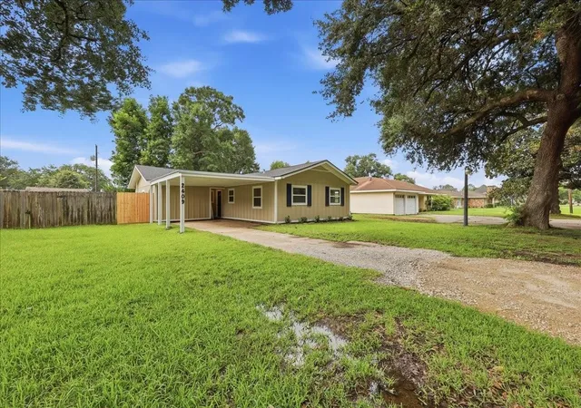 Homes for sale in Port Neches, TX | 2409 Grand Blvd, Port Neches, TX 77651 | MLS# 65453222