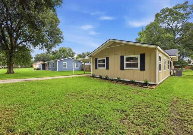Homes for sale in Port Neches, TX | 2409 Grand Blvd, Port Neches, TX 77651 | MLS# 65453222