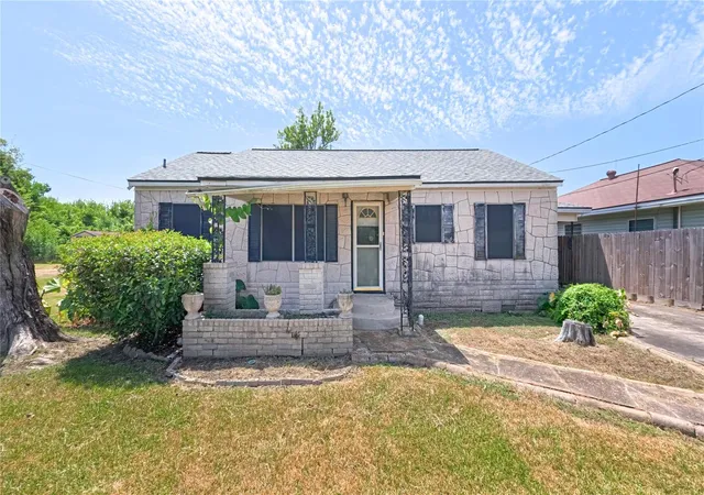 Photo 1 of Sale Pending at 2116 Allen Ln, Baytown, TX 77521 | MLS# 14721769 | Listing updated on 2026-09-10