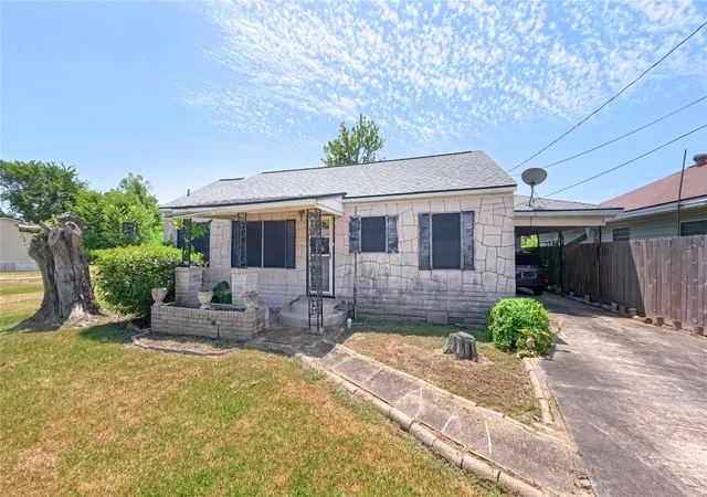 Photo 2 of Sale Pending at 2116 Allen Ln, Baytown, TX 77521 | MLS# 14721769 | Listing updated on 2026-09-10