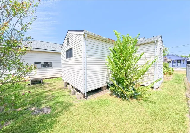 Photo 3 of Sale Pending at 2116 Allen Ln, Baytown, TX 77521 | MLS# 14721769 | Listing updated on 2026-09-10