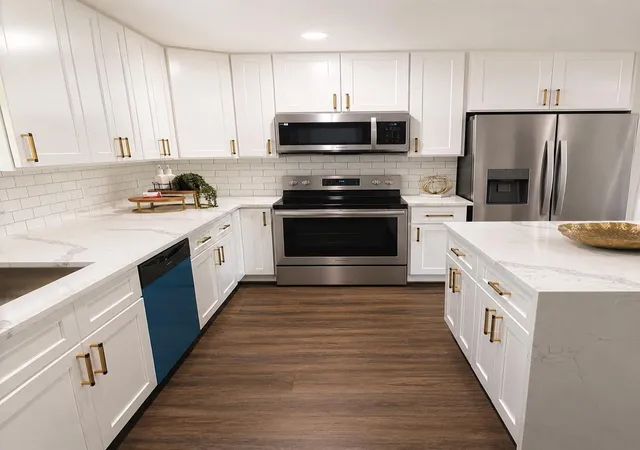 Photo 3 of Sale Pending at 4935 Enyart St, Houston, TX 77021 | MLS# 31974824 | Listing updated on 2026-09-10