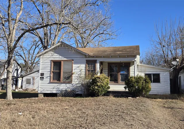 Photo 2 of Sale Pending at 508 E French St, Cuero, TX 77954 | MLS# 32268631 | Listing updated on 2026-08-25