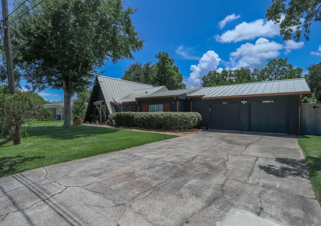 5th image of 2575 Cliff Dr, Dickinson, TX 77539 | MLS# 91281645