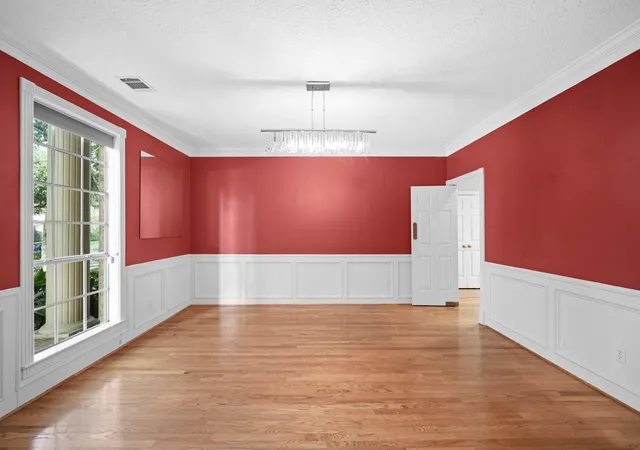 Photo 3 of Single family home for sale at 15 Hilshire Grv Ln, Houston, TX 77055 | MLS# 20458841 | Listing updated on 2026-09-04