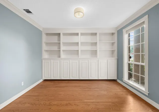 Photo 4 of Single family home for sale at 15 Hilshire Grv Ln, Houston, TX 77055 | MLS# 20458841 | Listing updated on 2026-09-04