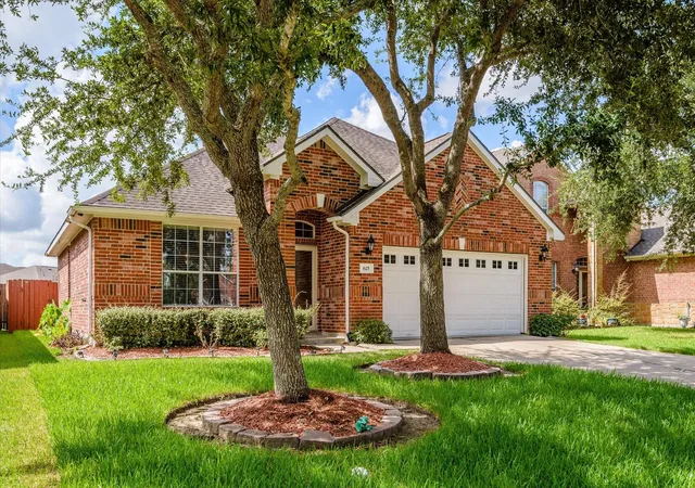2nd image of 625 Laurelmist Ln, La Marque, TX 77568 | MLS# 86092248