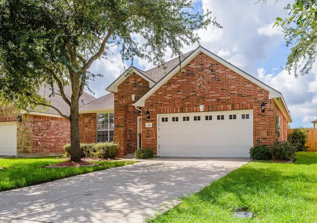 3rd image of 625 Laurelmist Ln, La Marque, TX 77568 | MLS# 86092248