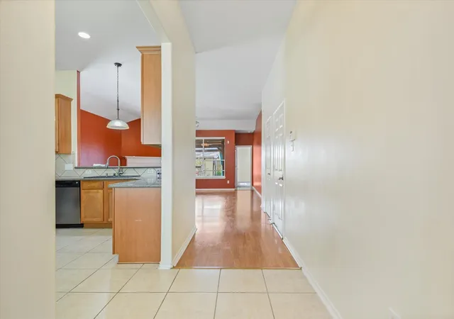5th image of 625 Laurelmist Ln, La Marque, TX 77568 | MLS# 86092248