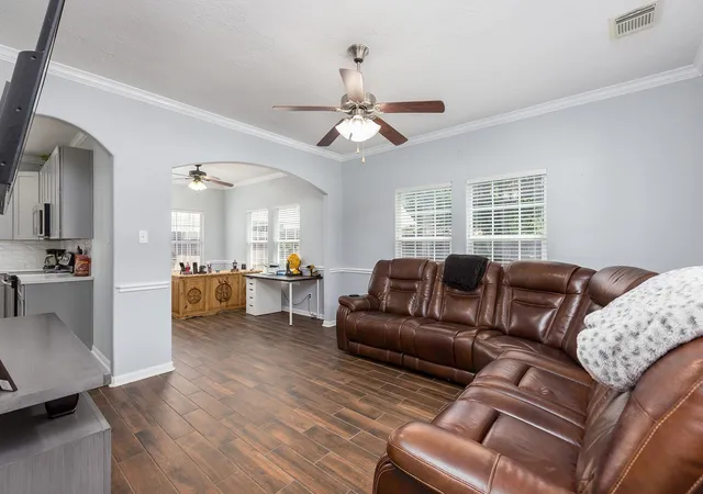 Photo 3 of Single family home for sale at 18339 Steele Point Dr, Crosby, TX 77532 | MLS# 8123081 | Listing updated on 2026-09-25
