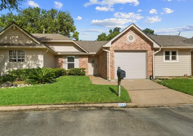 1st image of 702 W Country Grove Cir, Pearland, TX 77584 | MLS# 39055616