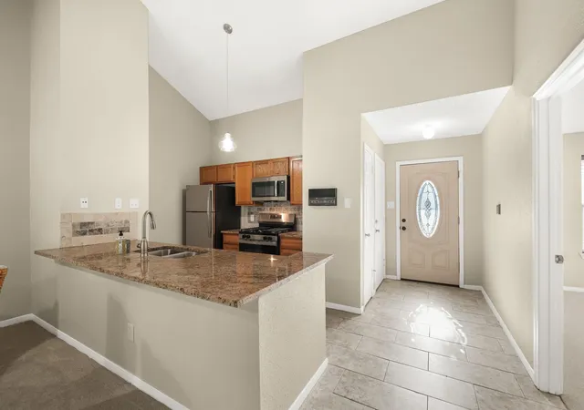 Photo 4 of Townhouse for sale at 702 W Country Grv Cir, Pearland, TX 77584 | MLS# 39055616 | Listing updated on 2026-08-03