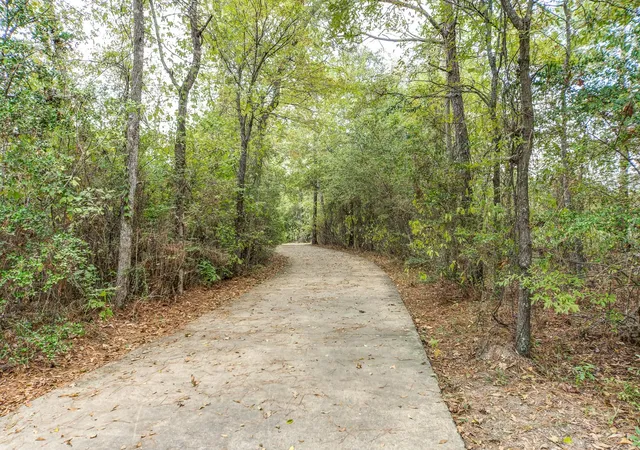 Photo 3 of Sale Pending at 1735 Pecan Woods Ln, Conroe, TX 77301 | MLS# 6924666 | Listing updated on 2026-08-10