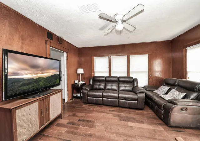 Photo 4 of Single family home for sale at 7302 Schneider St, Houston, TX 77093 | MLS# 74745918 | Listing updated on 2026-07-29