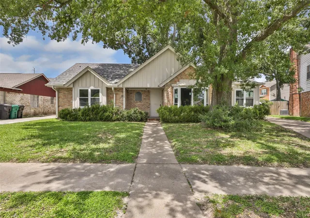 Photo 1 of Sale Pending at 1158 Cottage Oak Ln, Houston, TX 77091 | MLS# 28309745 | Listing updated on 2026-09-26