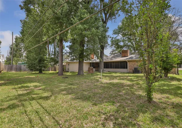 Photo 3 of Sale Pending at 1158 Cottage Oak Ln, Houston, TX 77091 | MLS# 28309745 | Listing updated on 2026-09-26