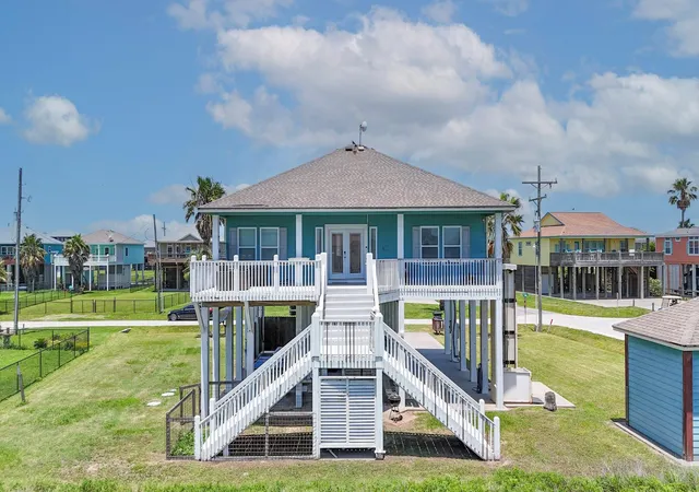 Photo 1 of Single family home for sale at 2010 Vista Dr, Port Bolivar, TX 77650 | MLS# 17919167 | Listing updated on 2026-07-02
