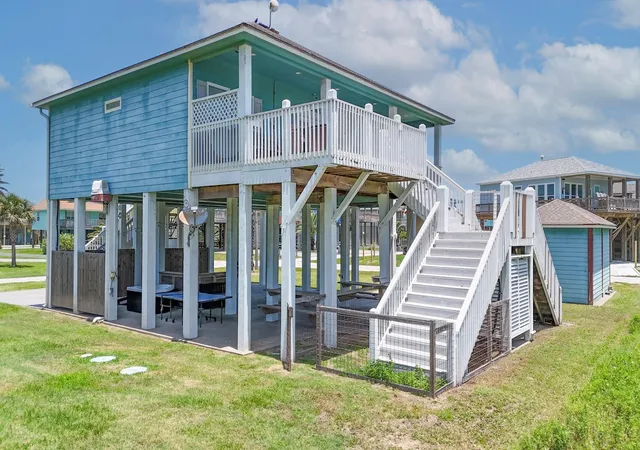 Photo 4 of Single family home for sale at 2010 Vista Dr, Port Bolivar, TX 77650 | MLS# 17919167 | Listing updated on 2026-07-02