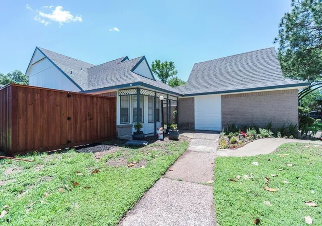 Photo 3 of Single family home for sale at 9107 Belle Glen Dr, Houston, TX 77099 | MLS# 98974182 | Listing updated on 2026-09-25