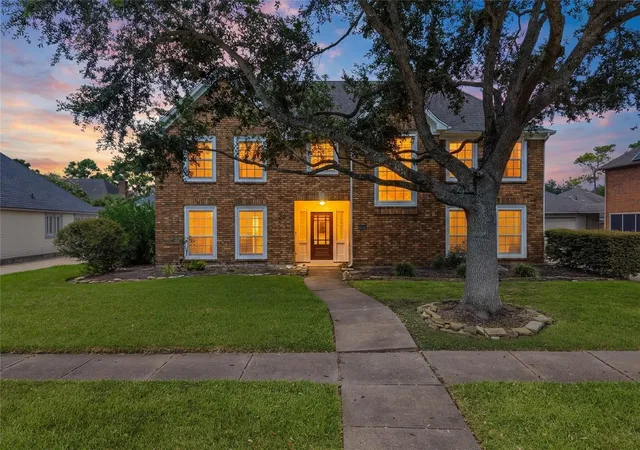 Photo 1 of Single family home for sale at 2104 Bay Hill Dr, League City, TX 77573 | MLS# 37784509 | Listing updated on 2026-10-09