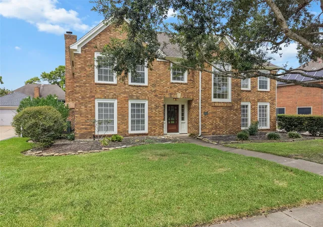 Photo 2 of Single family home for sale at 2104 Bay Hill Dr, League City, TX 77573 | MLS# 37784509 | Listing updated on 2026-10-09