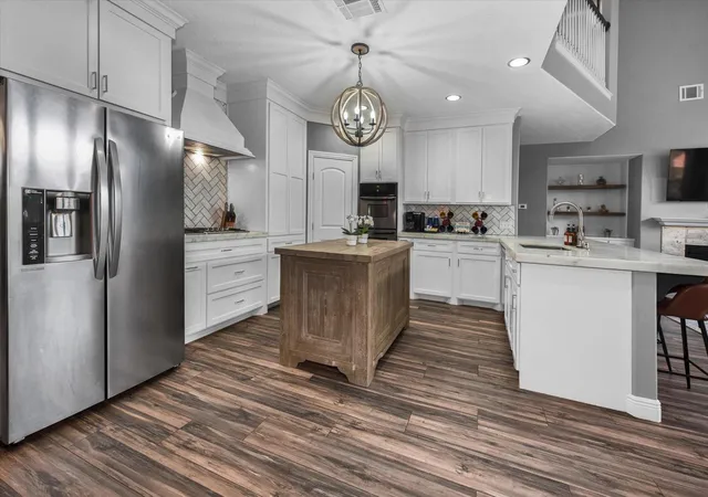 Photo 3 of Single family home for sale at 8311 Shoregrove Dr, Humble, TX 77346 | MLS# 98326447 | Listing updated on 2026-08-27