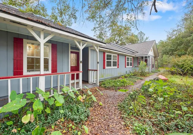 Photo 3 of Sale Pending at 20024 W Lakeshore Dr, Magnolia, TX 77355 | MLS# 26882511 | Listing updated on 2026-07-12