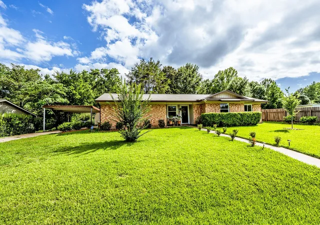 Homes for sale in Huntsville, TX | 2202 Easley Cir, Huntsville, TX 77320 | MLS# 98654252
