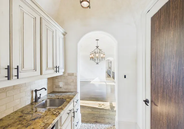 Photo 4 of Single family home for sale at 4003 Dumbarton St, Houston, TX 77025 | MLS# 10316312 | Listing updated on 2026-09-13