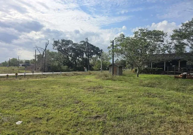 Photo 3 of Single family home for sale at 4012 County Rd 461a, Brazoria, TX 77422 | MLS# 73939281 | Listing updated on 2026-06-29