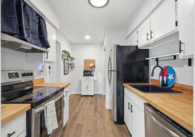 3rd image of 2333 Bering Dr #108, Houston, TX 77057 | MLS# 48451406