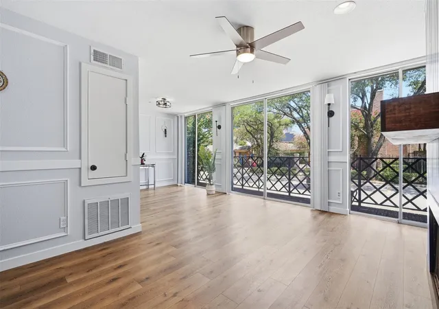 4th image of 2333 Bering Dr #108, Houston, TX 77057 | MLS# 48451406