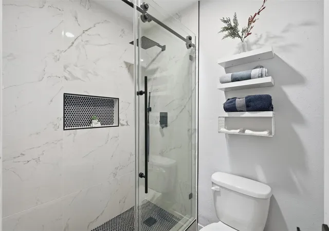 5th image of 2333 Bering Dr #108, Houston, TX 77057 | MLS# 48451406