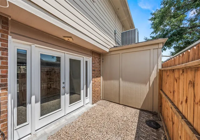 image of 2519 Bering Dr, Houston, TX 77057