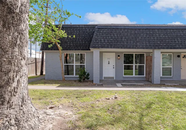 Listing Photo 4 - Condo for sale in building located at 2675 Gessner Dr, Houston, TX 77080