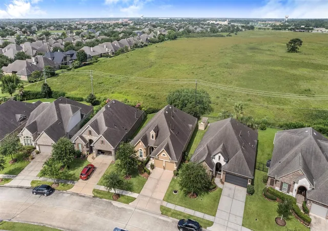 3rd image of 2112 Nogalas Ln, League City, TX 77573 | MLS# 69674268