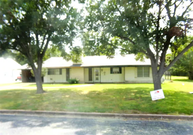 1st image of 402 N Summit St, Weimar, TX 78962 | MLS# 27879067
