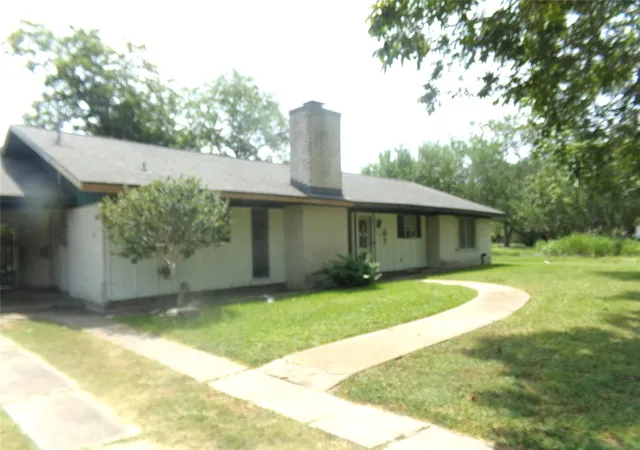 2nd image of 402 N Summit St, Weimar, TX 78962 | MLS# 27879067
