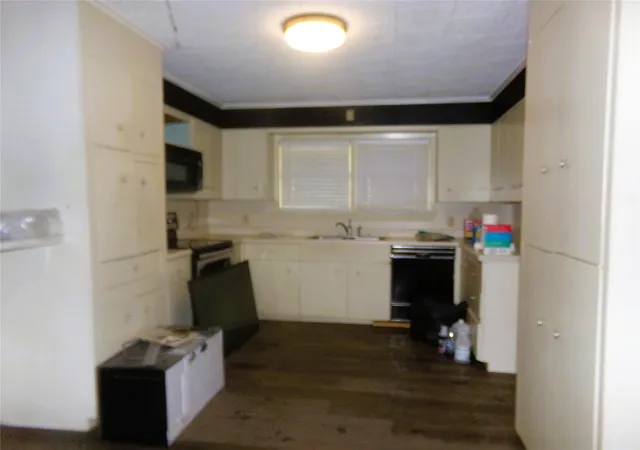 4th image of 402 N Summit St, Weimar, TX 78962 | MLS# 27879067