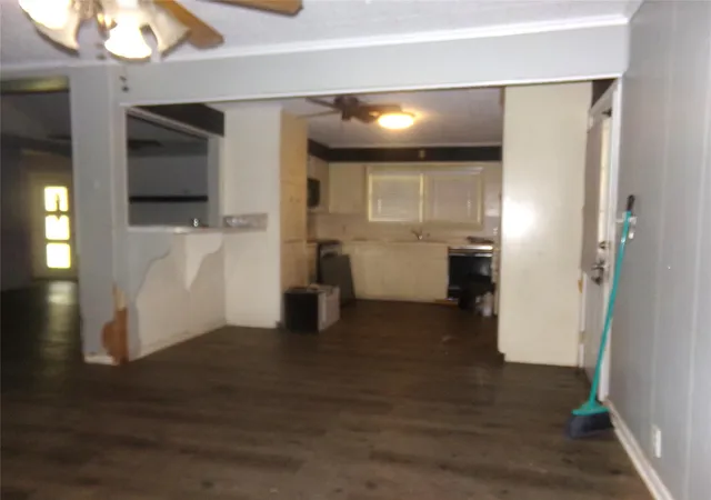 5th image of 402 N Summit St, Weimar, TX 78962 | MLS# 27879067