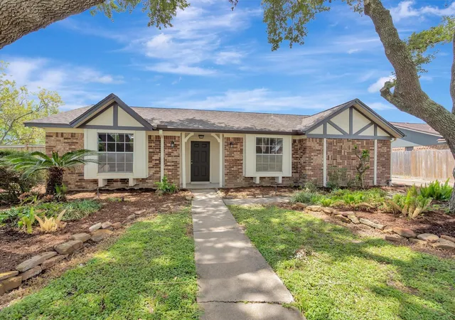 Homes for sale in La Porte, TX | 10340 Rocky Hollow Rd, La Porte, TX 77571 | MLS# 81805813