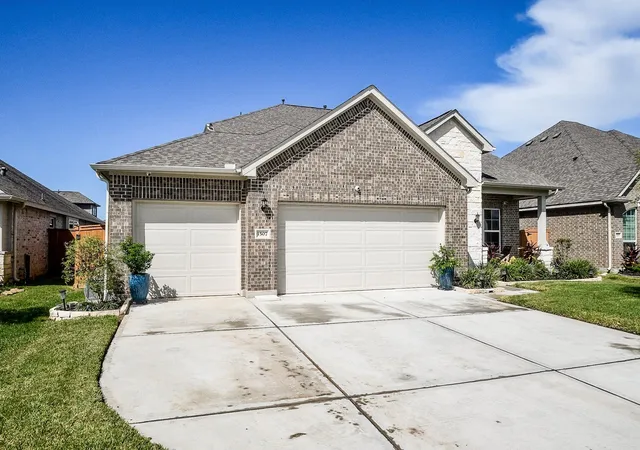 Photo 2 of Single family home for sale at 1507 Homewood Point Ln, Rosharon, TX 77583 | MLS# 85699461 | Listing updated on 2026-09-11