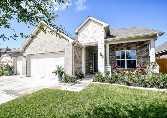 Photo 3 of Single family home for sale at 1507 Homewood Point Ln, Rosharon, TX 77583 | MLS# 85699461 | Listing updated on 2026-10-07