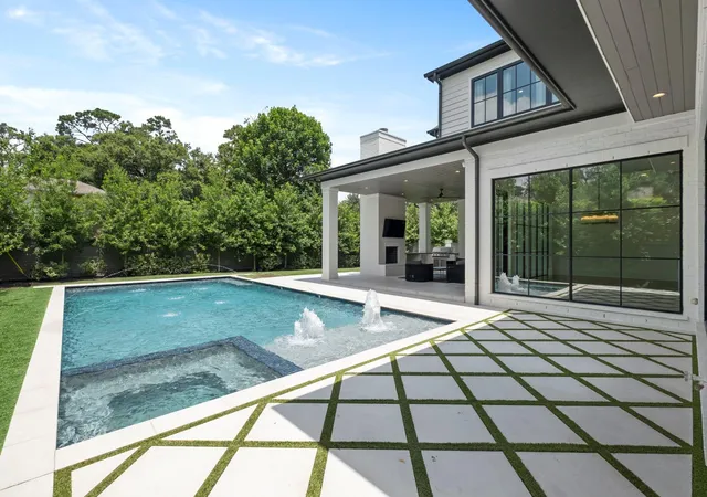 Photo 3 of Mansion for sale at 337 Folwell Ln, Houston, TX 77024 | MLS# 13742512 | Listing updated on 2026-09-16