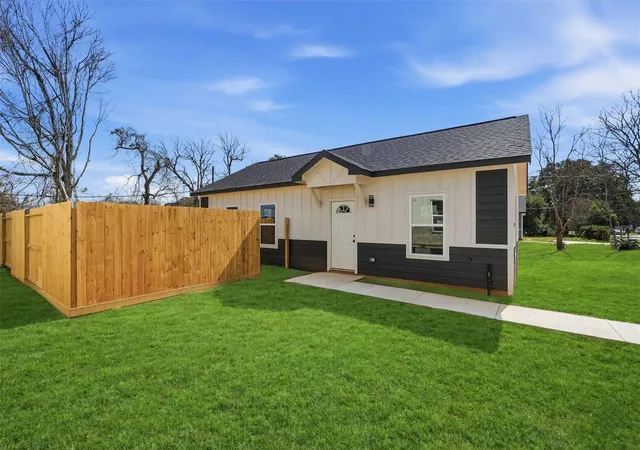 Homes for sale in Beaumont, TX | 2250 Cable Ave, Beaumont, TX 77703 | MLS# 80800501