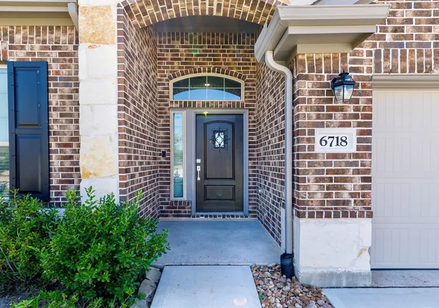 2nd image of 6718 Coral Bells Ln, Dickinson, TX 77539 | MLS# 88002671