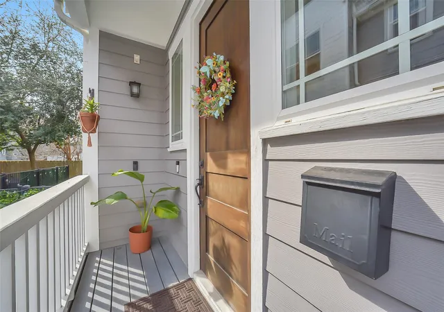 2nd image of 1224 W 17th St #C, Houston, TX 77008 | MLS# 41398529